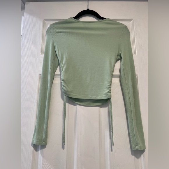 Princess Polly Crop Top SOLD - Picture 4 of 5